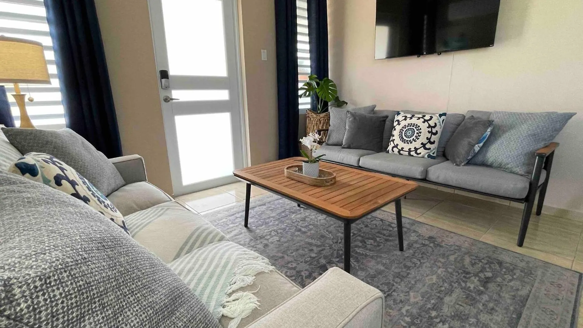 Apartman 2 Units, 1 Price Group Bundle Sleeps 8 Beach House Luquillo